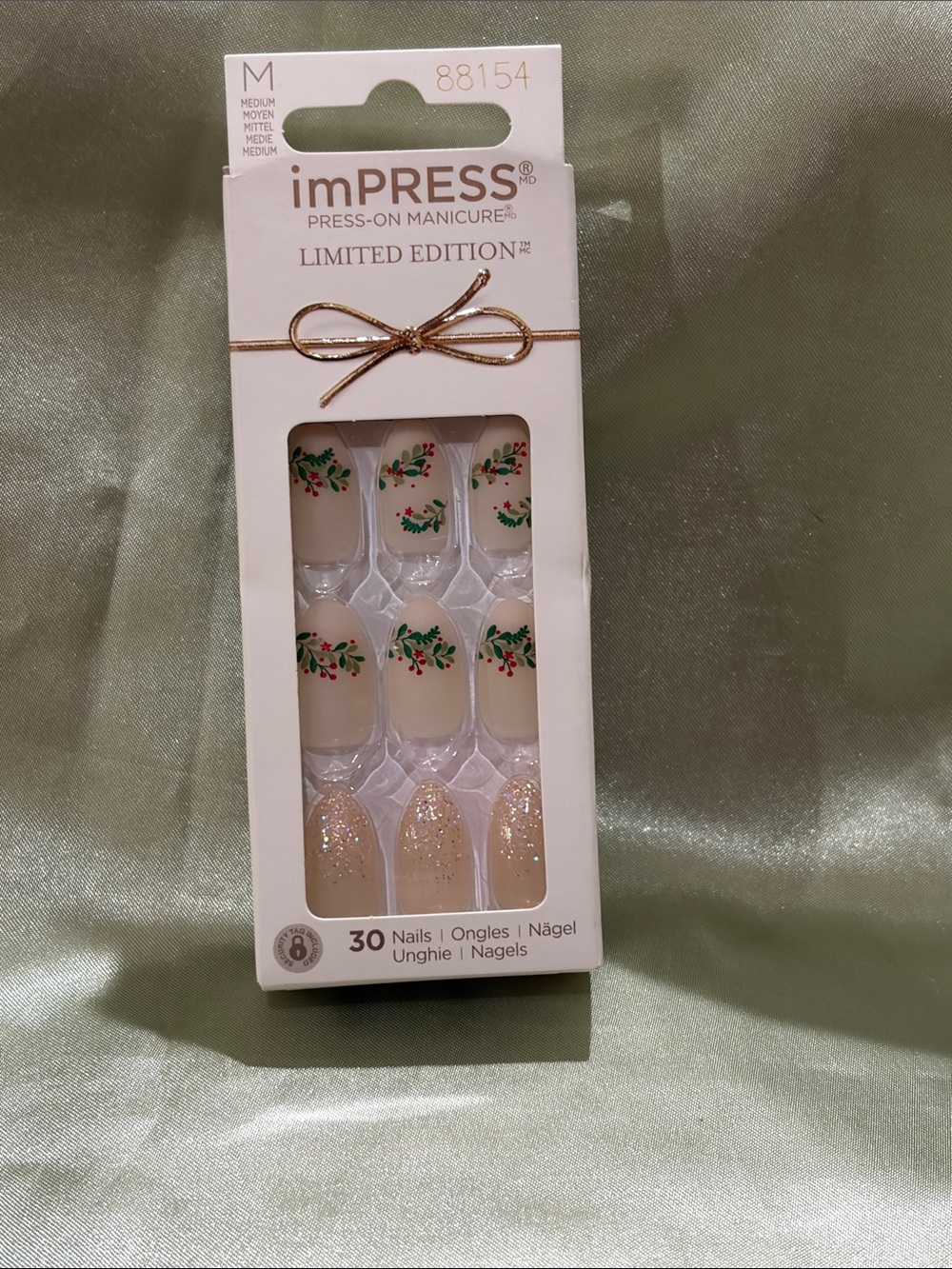 imPRESS Limited Edition Holiday Press-On Nails Red & Green Holly Warmest Wishes